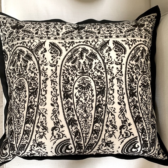 Ethan Allen Linen Paisley Pillow - Picture 2 of 9
